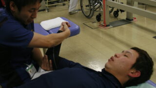 リハビリでけがを乗り越えた少年野球コーチの宮崎さん 
