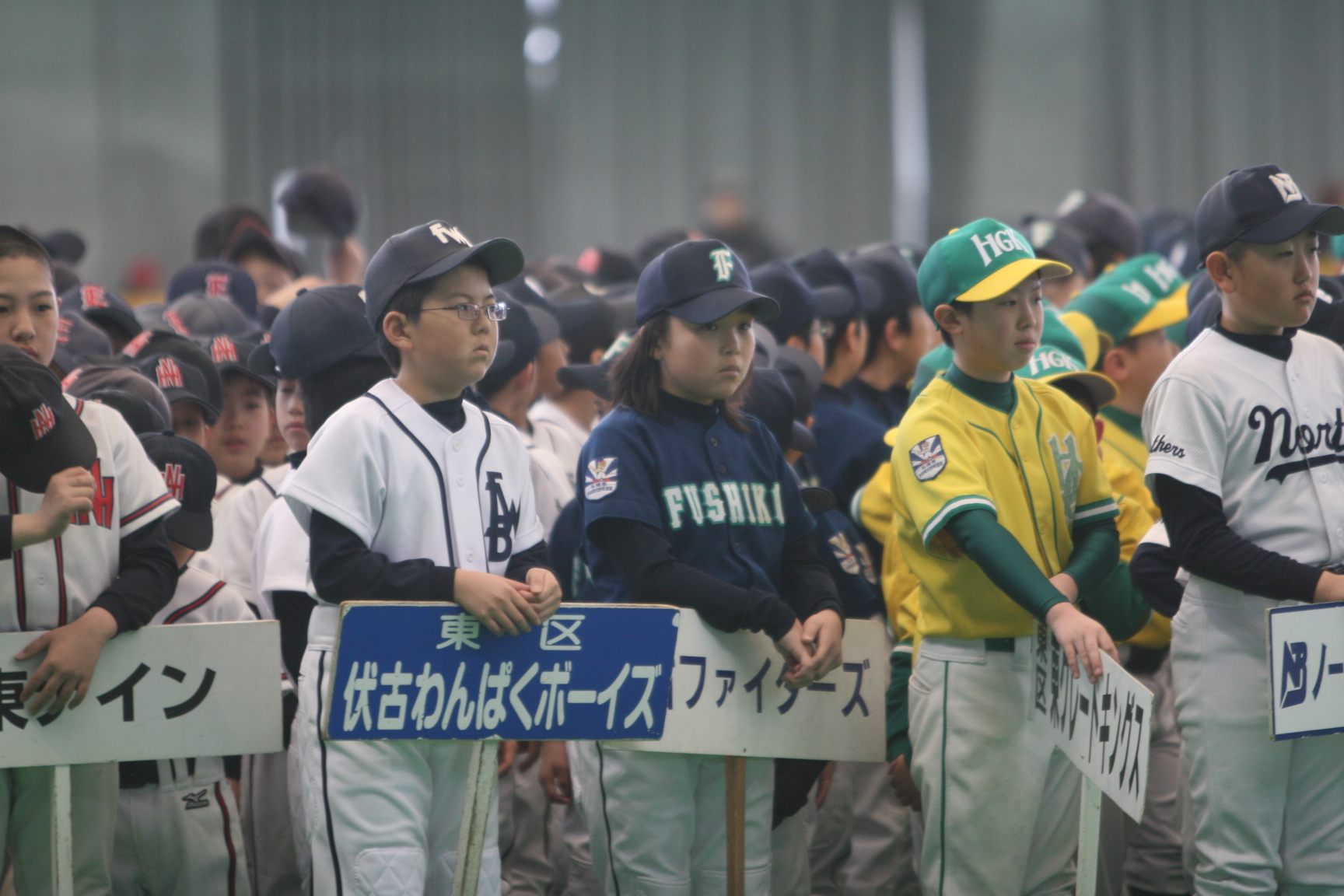 整列する選手達-1