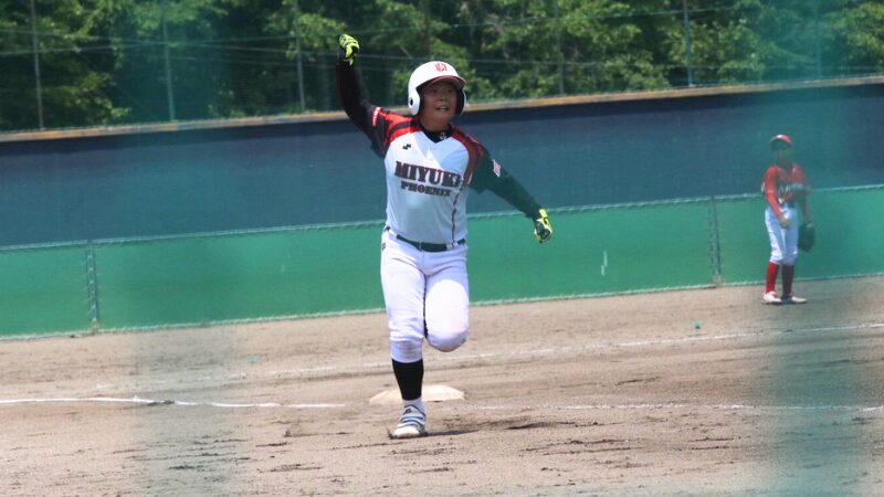 満塁ホームランを放った松井選手(みゆきフェニックス)