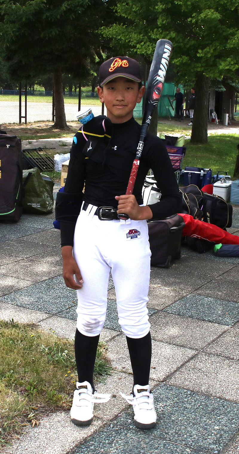 フェンス直撃の2点タイムリーを放った佐藤優（釧路）