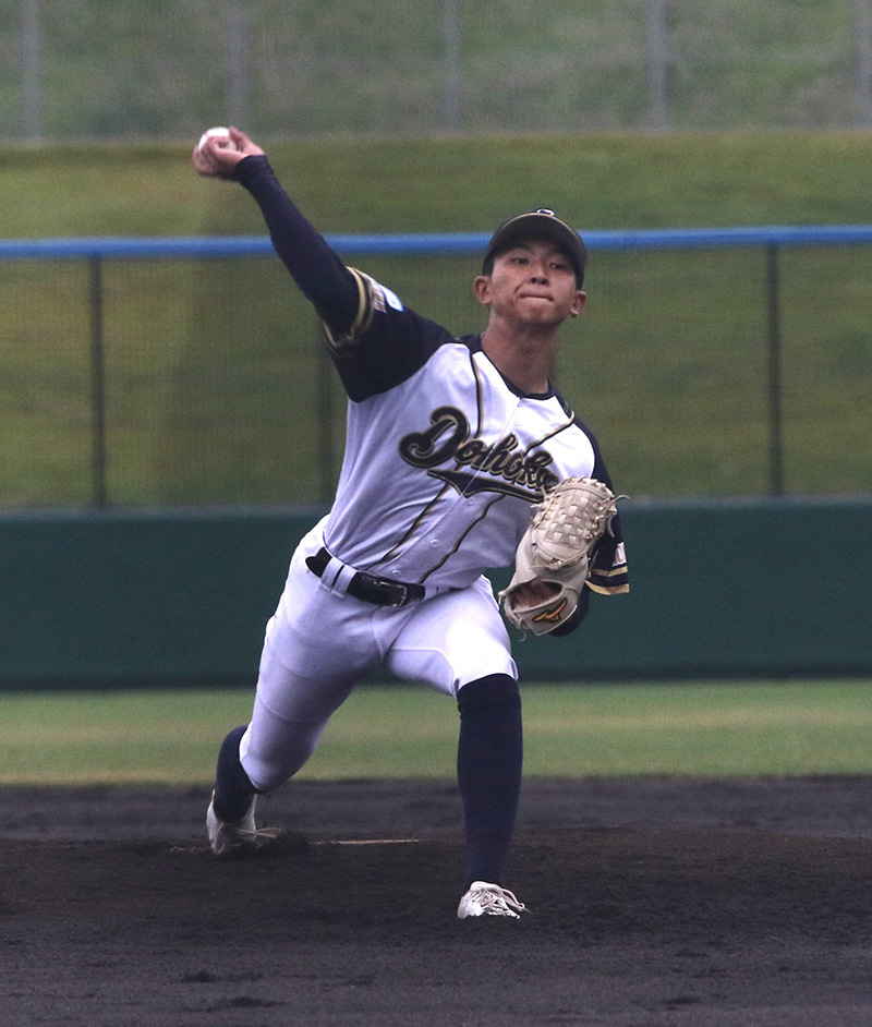 右の本格派で先発した岩城投手（旭川道北）