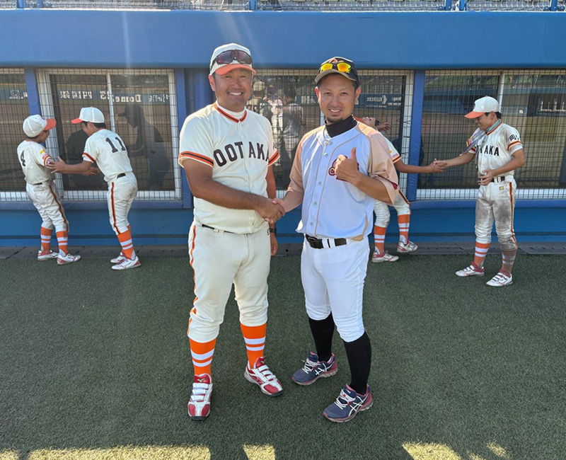 試合後、健闘を称え合う両監督