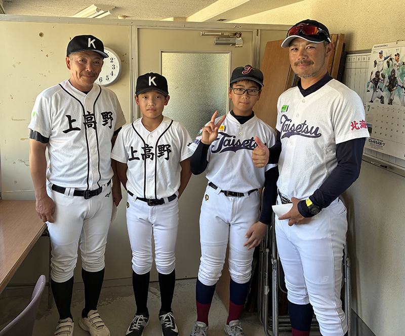 写真左から、上高野スポーツ少年団、東川大雪少年野球クラブ