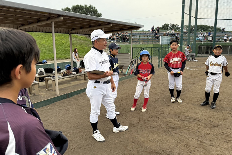 一塁側の監督を務めた高橋修一監督(エルムファイターズ)