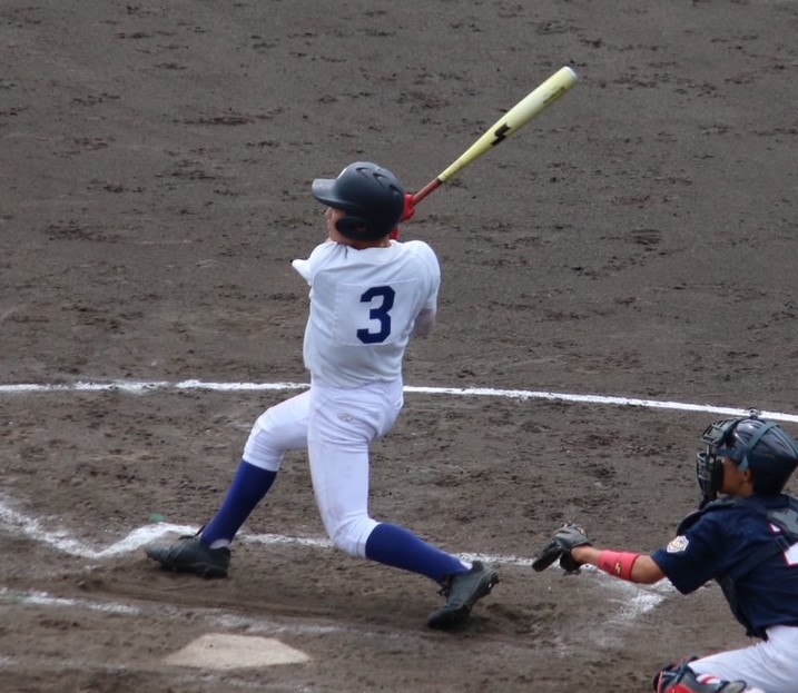 初回の先制タイムリーを放った成田（小樽）