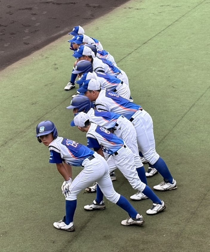 ベンチ前の留萌JBCナイン