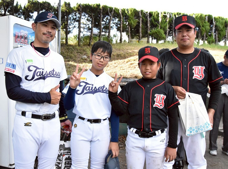 写真左から東川大雪少年野球、屋島野球