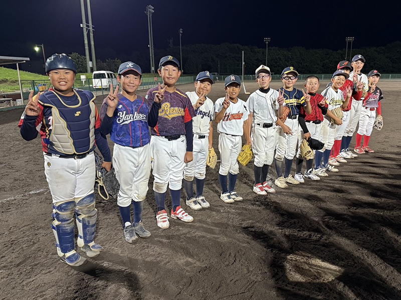 試合後の三塁側の選手たち