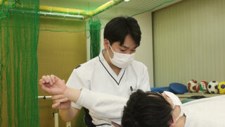 痛みを知るからこそ寄り添える――少年野球から理学療法士へ、佐々木琢朗さんの原点
