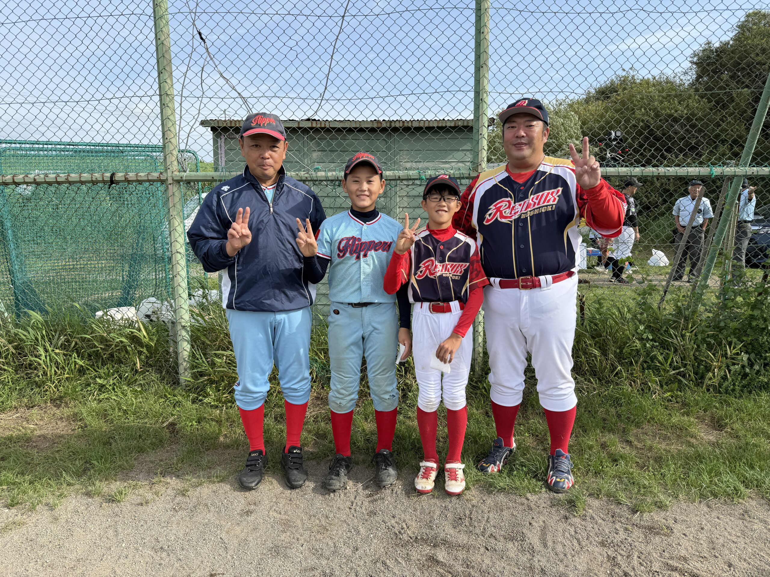 写真左から東16丁目フリッパーズ、星置レッドソックス
