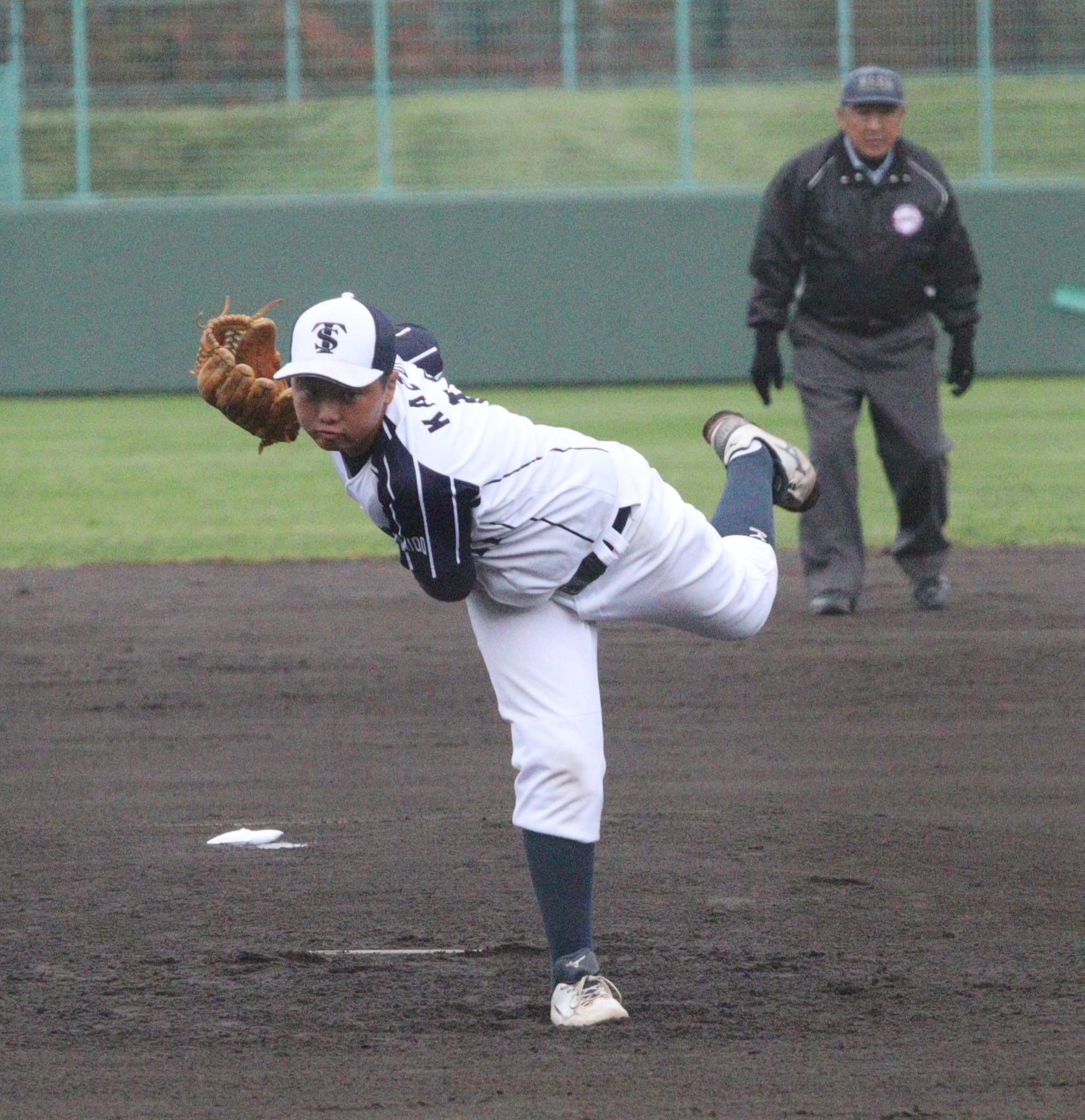 先発の佐々木投手（苫小牧選抜）