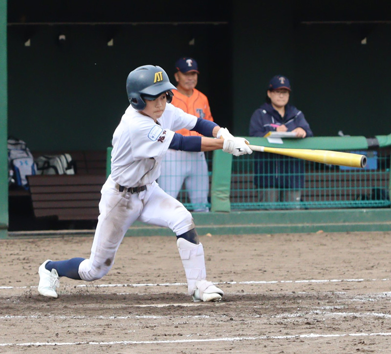 小兵ながらシュアバッティングで2安打を放ちチャンメイクしていた福田選手（旭川大雪ボーイズ）