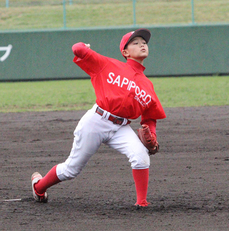 決勝で先発した西投手（札幌選抜）