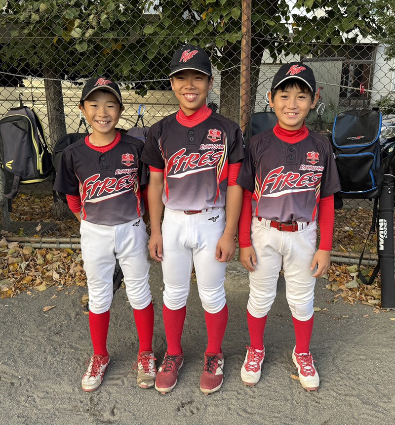 選抜チームに選出された3人の6年生、写真左から中村、北山、帆苅（北発寒ファイヤーズ）