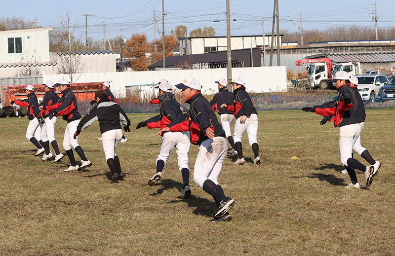 ウォーミングアップする札幌手稲ボーイズ