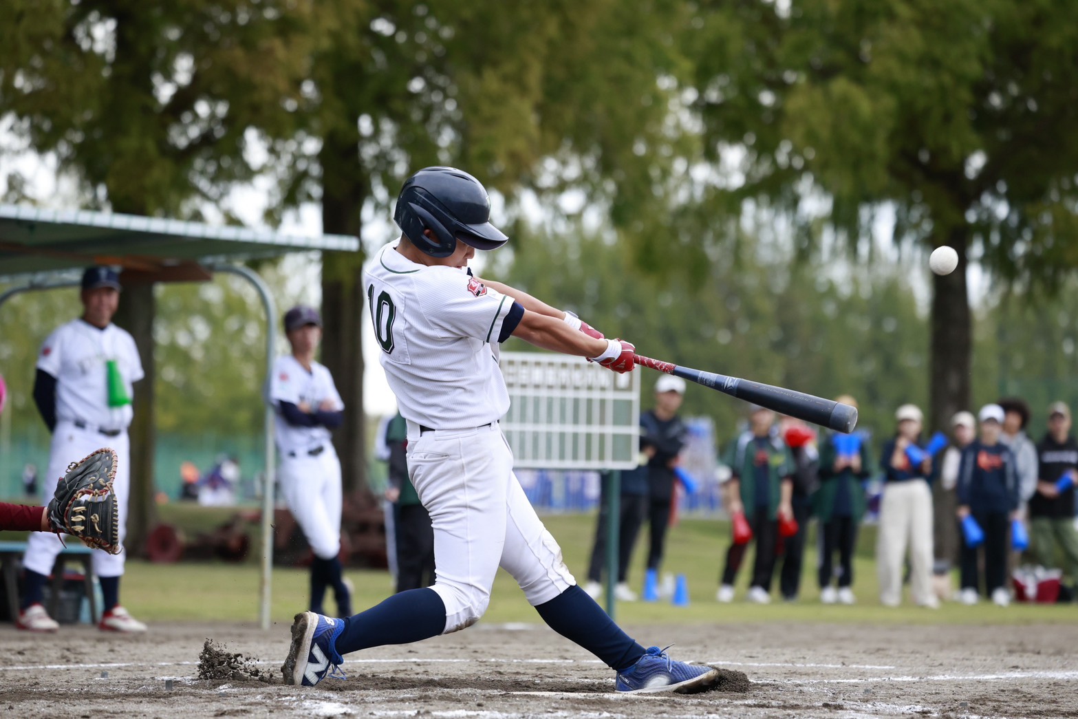 六回、同点弾を放つ元安主将＝（写真・チーム提供）