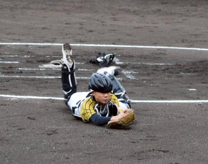 函館戦で見せた好プレーの澤崎捕手＝（写真・チーム提供）