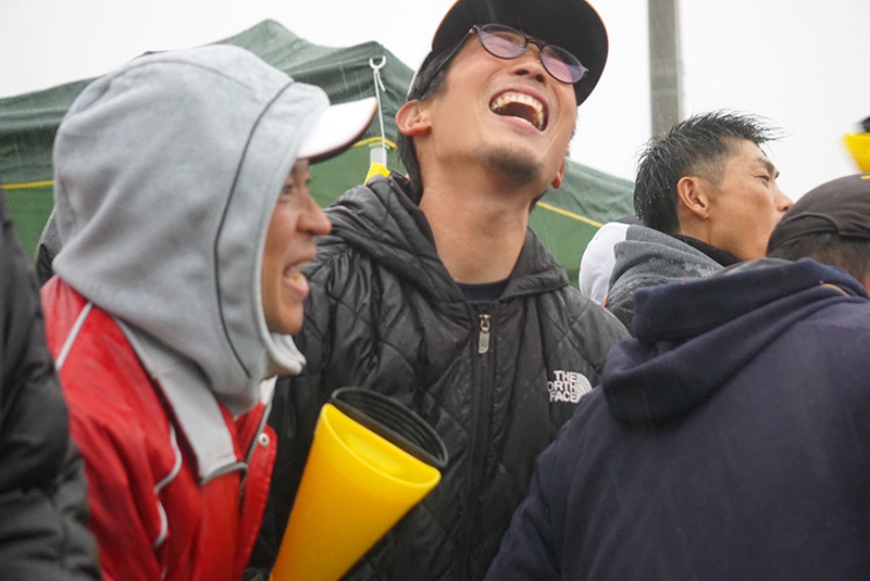 留萌戦に勝利し、喜ぶ父母＝（写真・チーム提供）