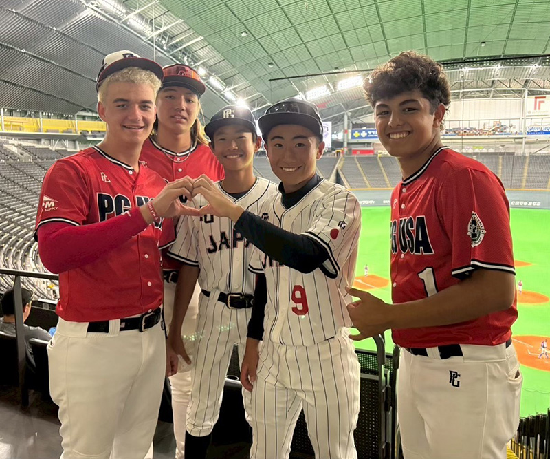 米国チームと交流を図る日本チーム