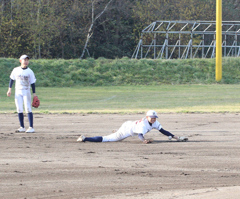 グラウンド練習に励む（札幌東）