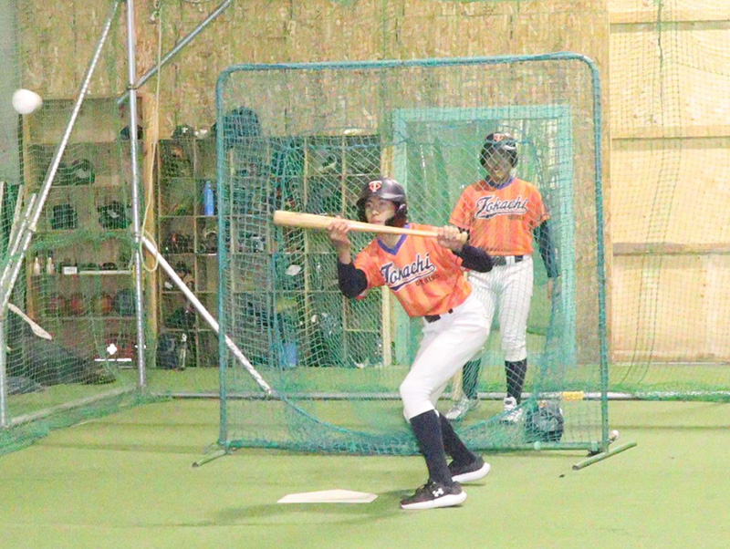 バント練習を行っているとかち帯広ナイン