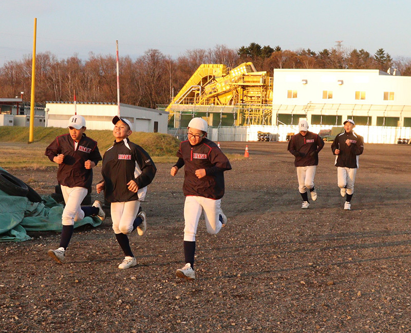 ランニングする札幌東ナイン