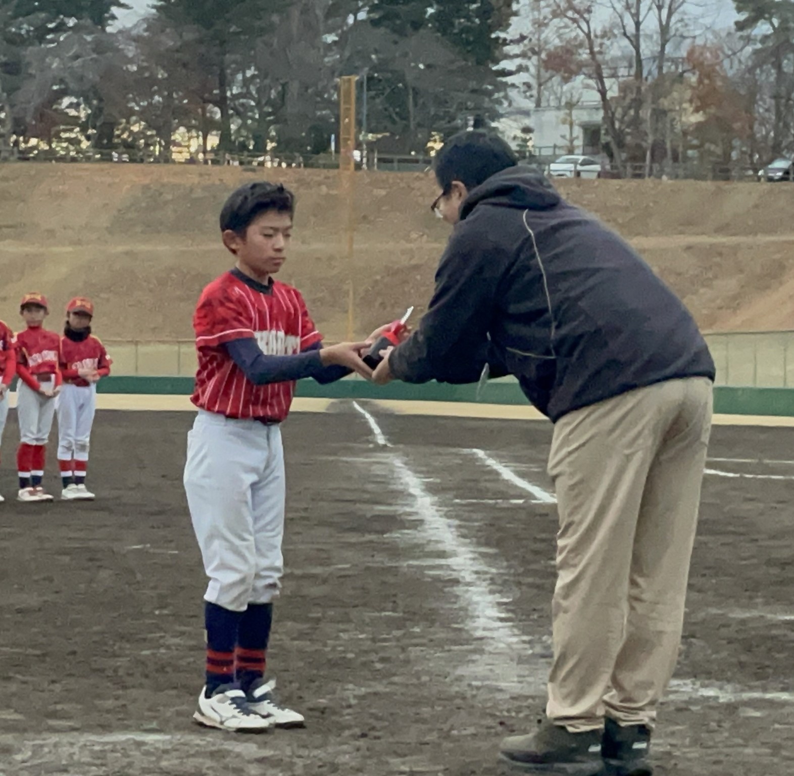 優秀選手賞の赤井君（函館本通JBC）