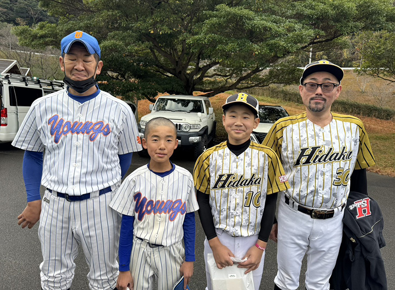 写真左から岡山ヤングス、日高選抜