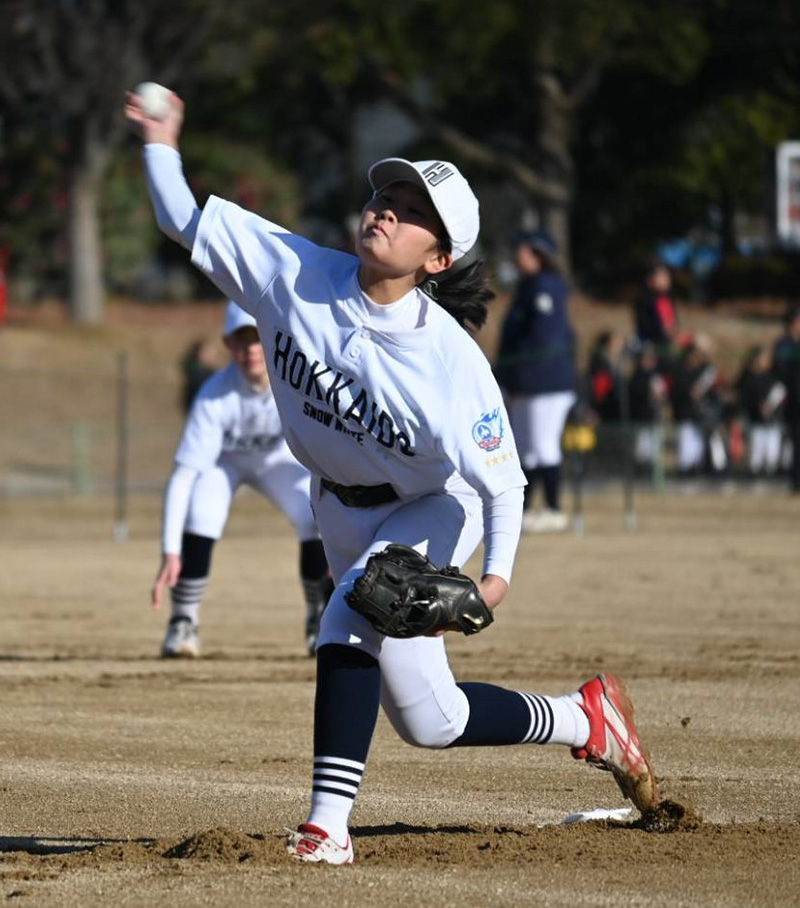 右のエース・井田投手（スノーホワイト）
