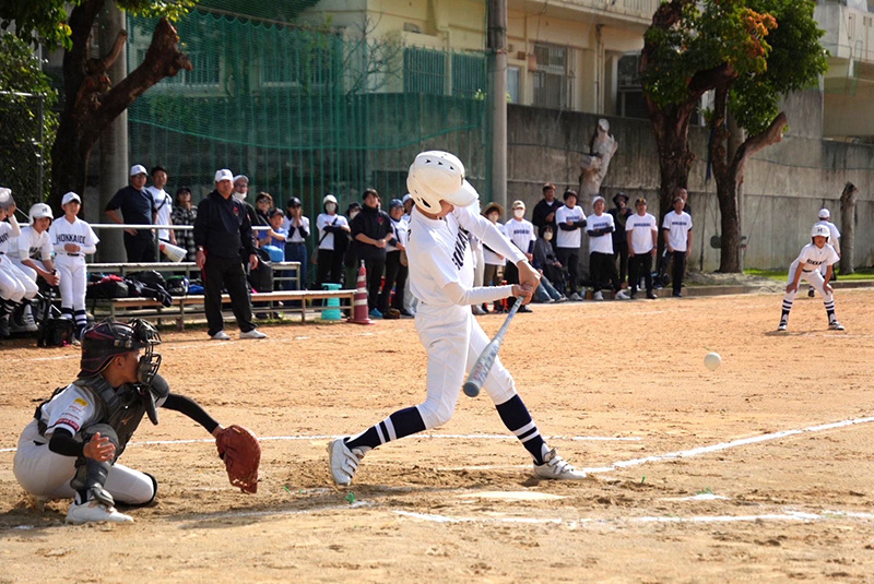 同点左超特大本塁打を放つ砂原選手（北海道選抜）