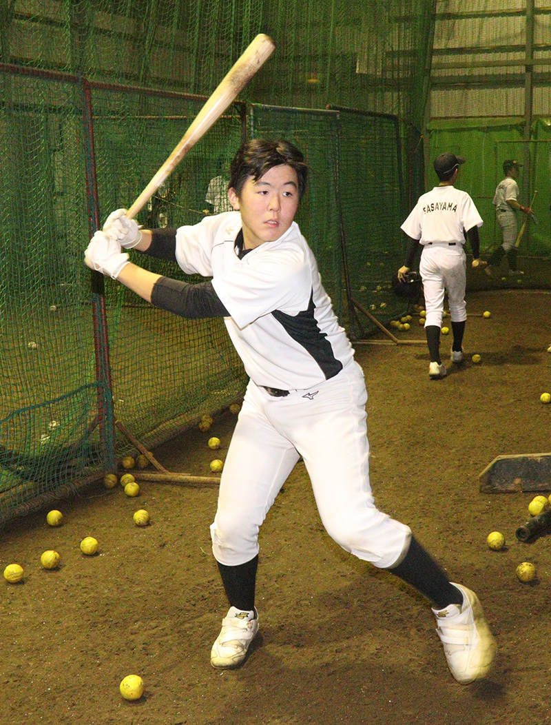 打撃練習に力を注ぐ浅野選手（余市）