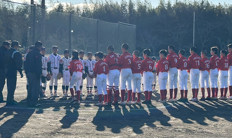 整列する札幌選抜ナイン