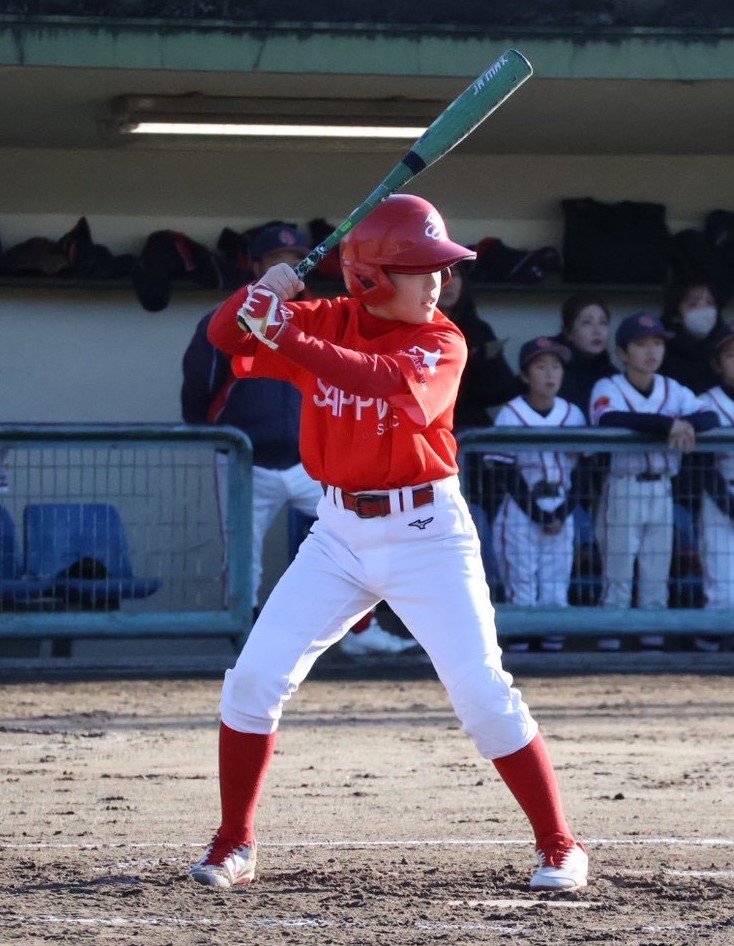 準々決勝の二回、タイムリー放った西（札幌選抜）
