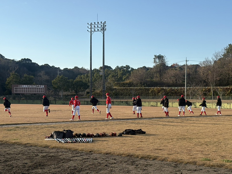 準々決勝を前にウォーミングアップする札幌選抜ナイン