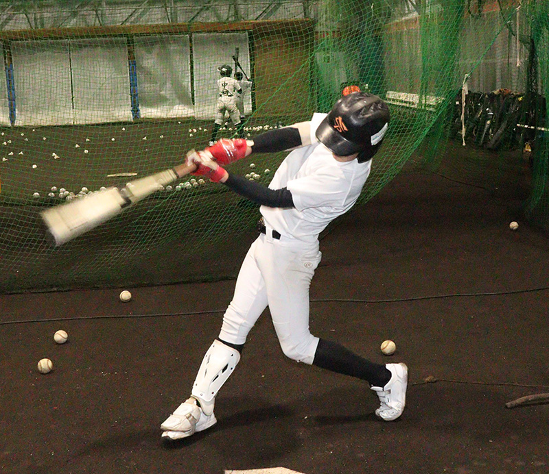 スローボール打ちを行う空知滝川ナイン