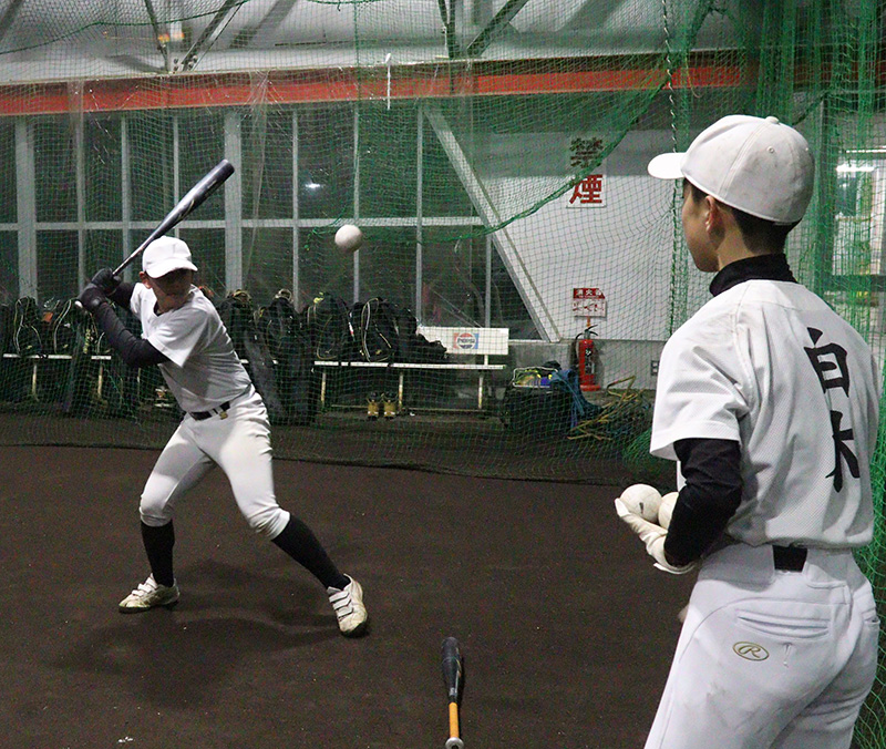 ティバッティングに励む空知滝川ナイン