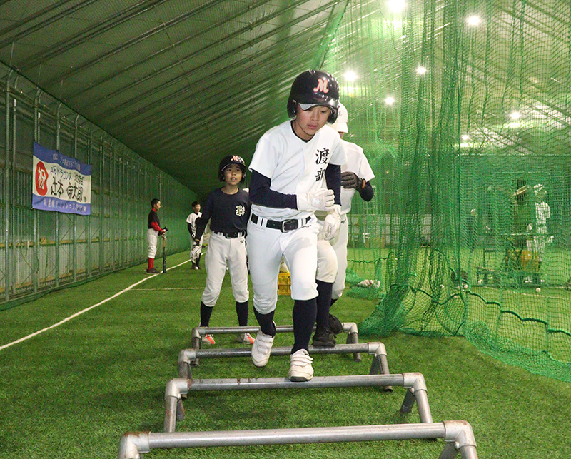 トレーニングに汗を流す札幌南ナイン