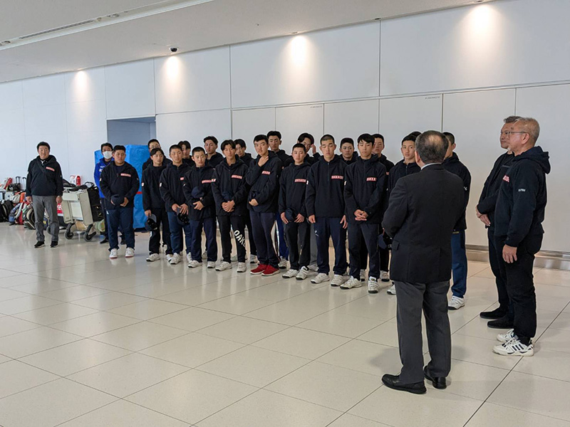 台湾から帰国後、伊藤理事長より労いの言葉をもらう北海道選抜