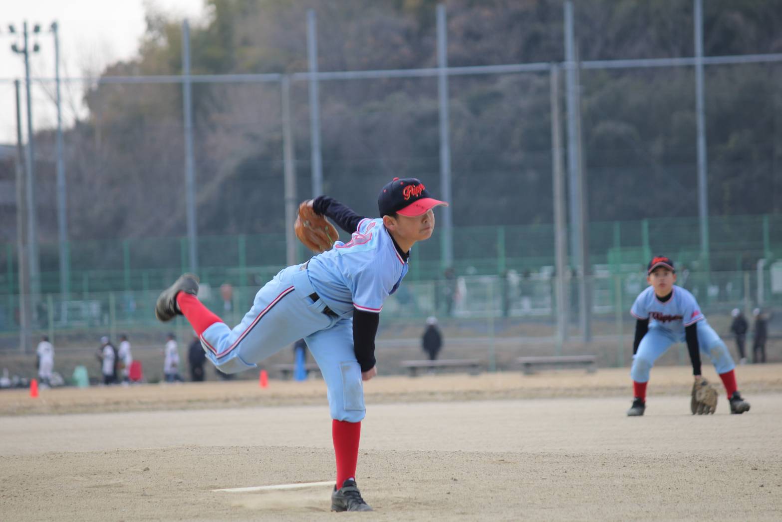 必死にコースへ投げ分ける　主将小野寺投手