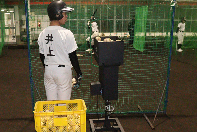 昨秋導入したスローボールマシン=（空知滝川）