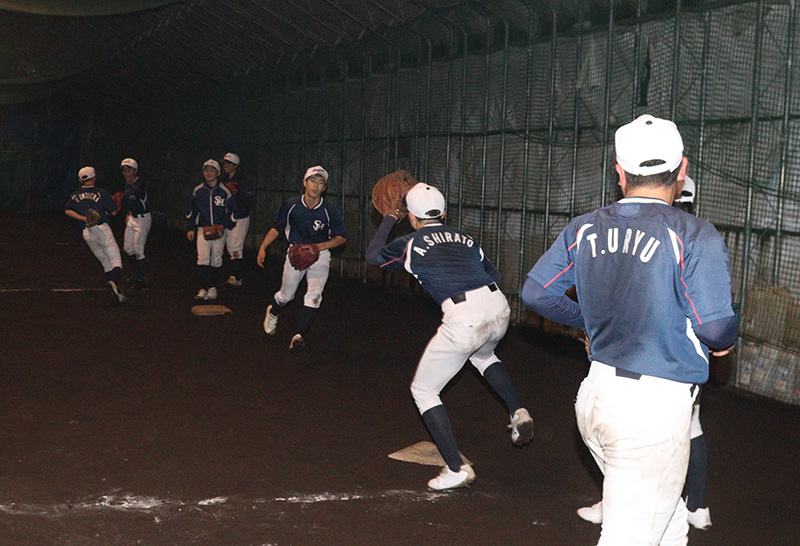 球回しを行う札幌羊ヶ丘ナイン