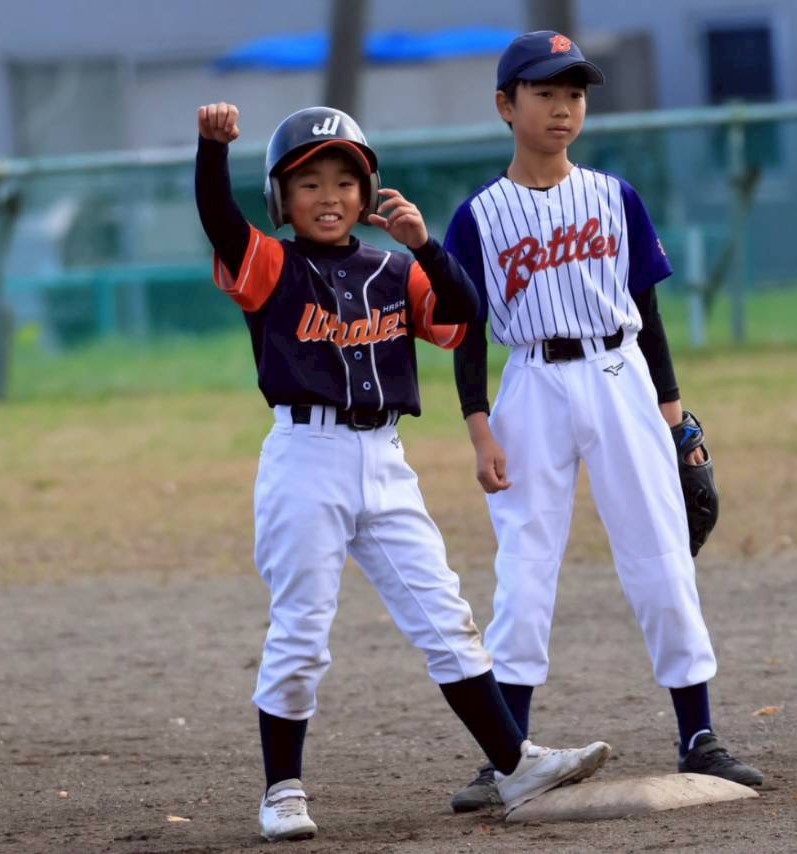 写真左・小村選手(柏ホエールズ)