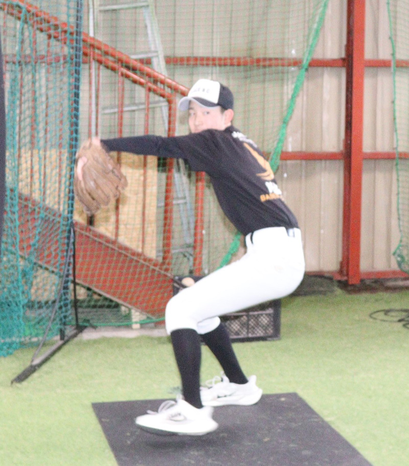 ピッチング練習する武笠選手（ピースベースボールクラブ）