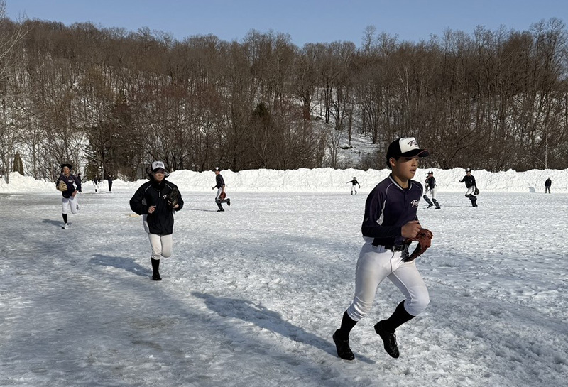 冬季練習に励む札幌豊平ボーイズナイン