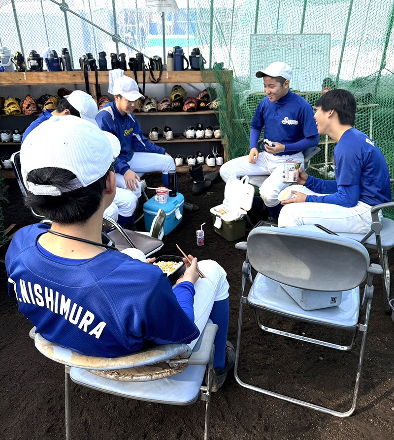 昼食中の札幌ボーイズナイン