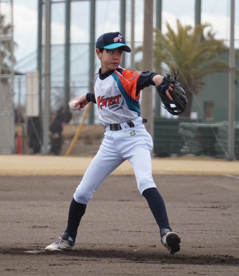 難しい初戦を先発した内藤投手（旭川west選抜）