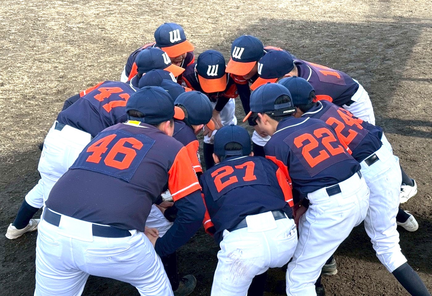 3位決定戦の試合前、円陣を組んで気合を入れる柏ホエールズナイン