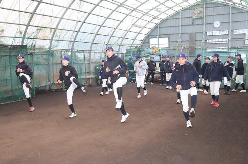 ウォーミングアップする旭川BBCナイン