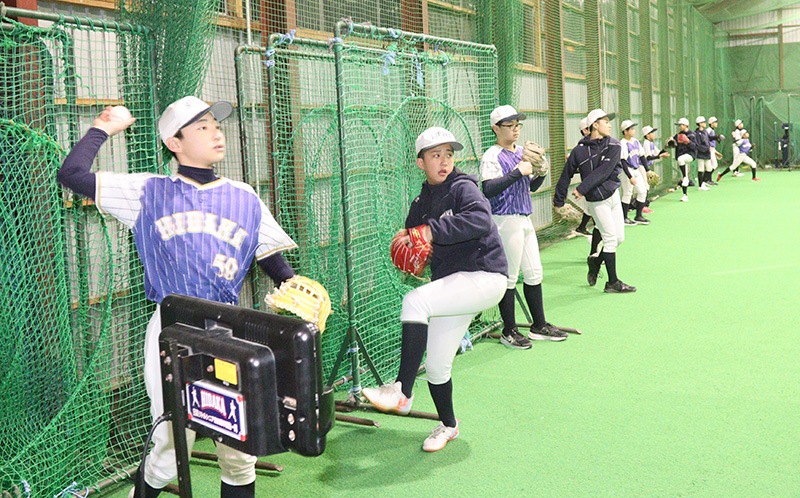 キャッチボールを行う日高ナイン