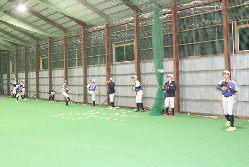 キャッチボールを行う日高ナイン